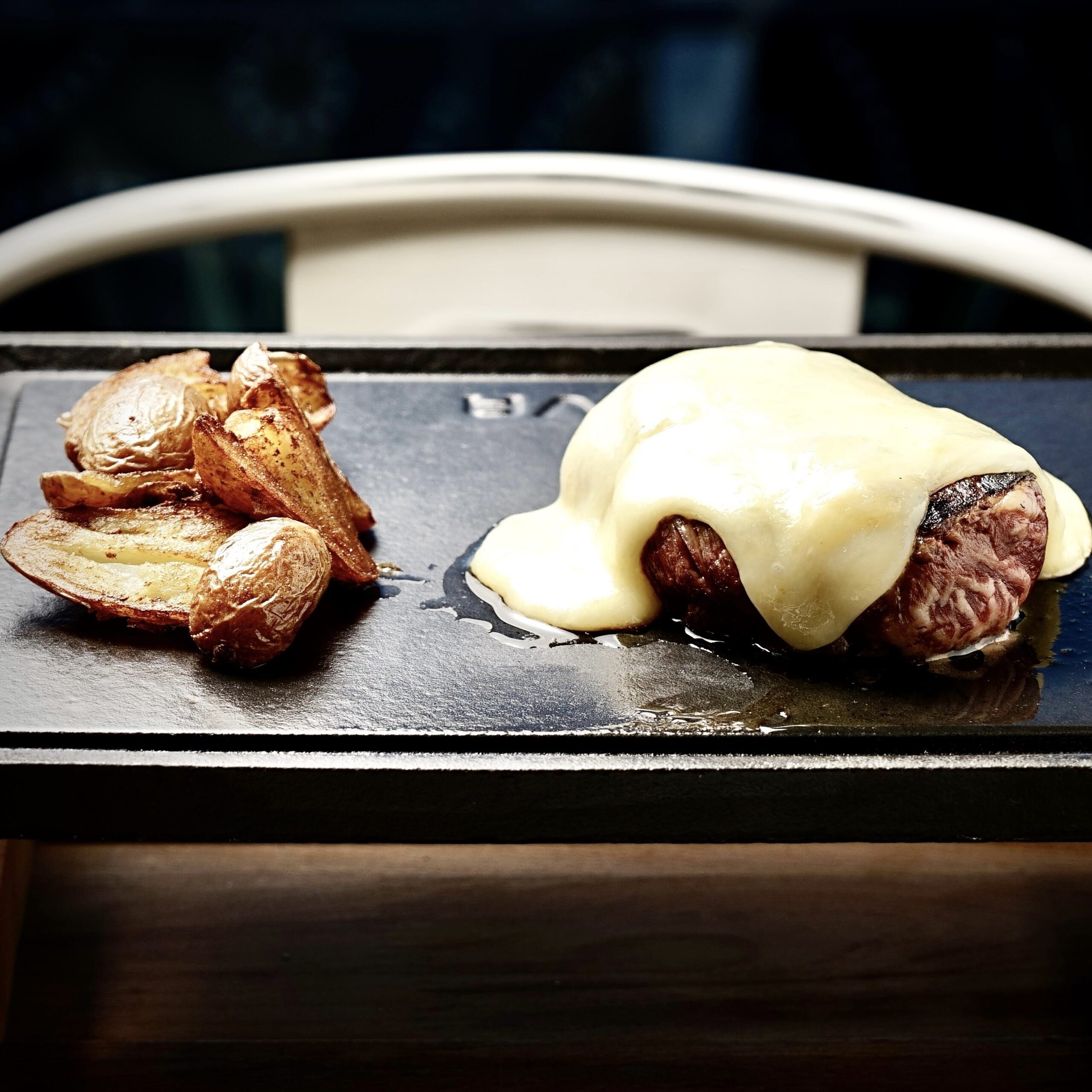 FILETTO DI MANZO CON FONDUTA DI RACLETTE