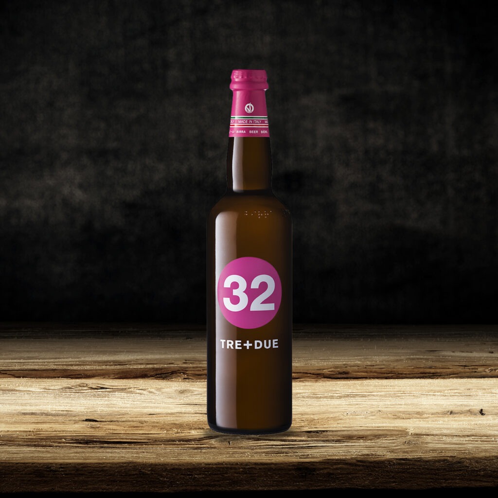 Stile: Belgian leggera Luuppolata
Colore: Chiara
Grado Alcolico: 3,2%
Formato: 75cl.
