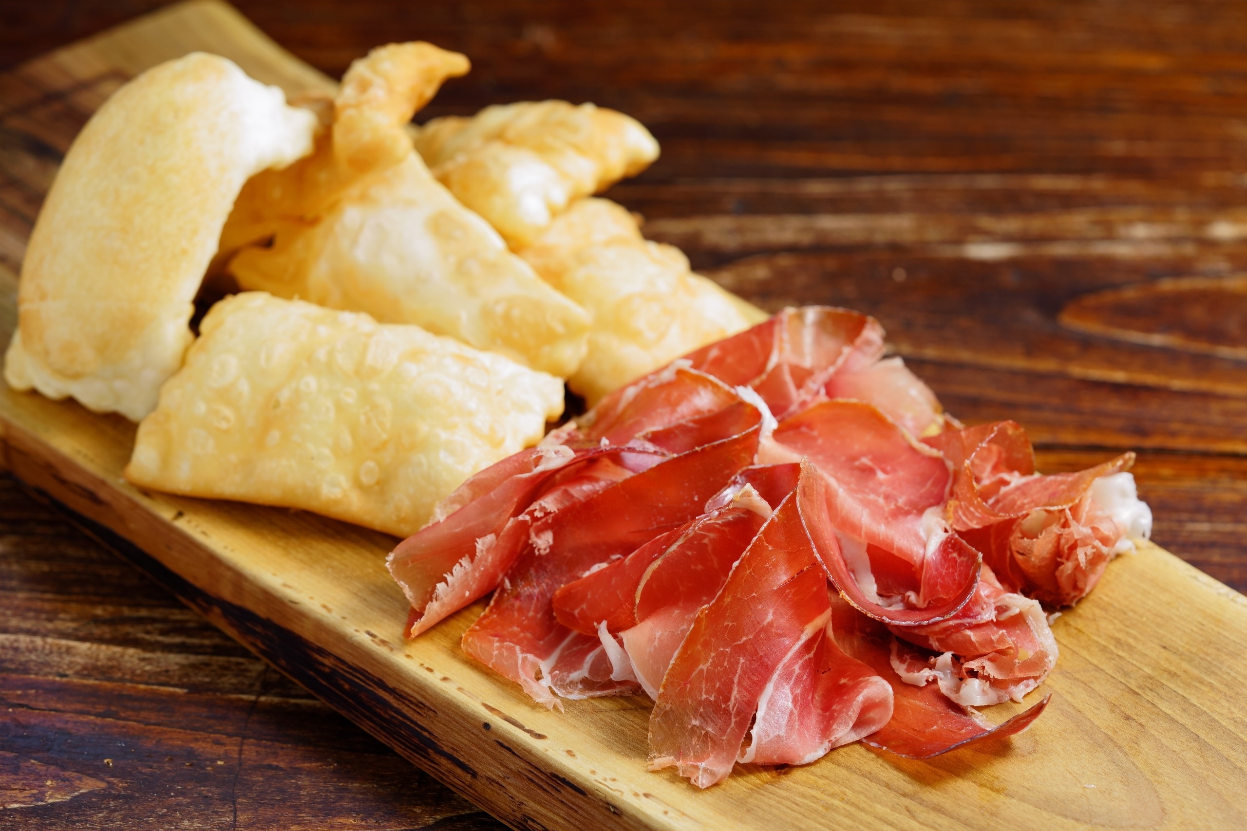 TAGLIERE DI GNOCCO FRITTO E CULATTA