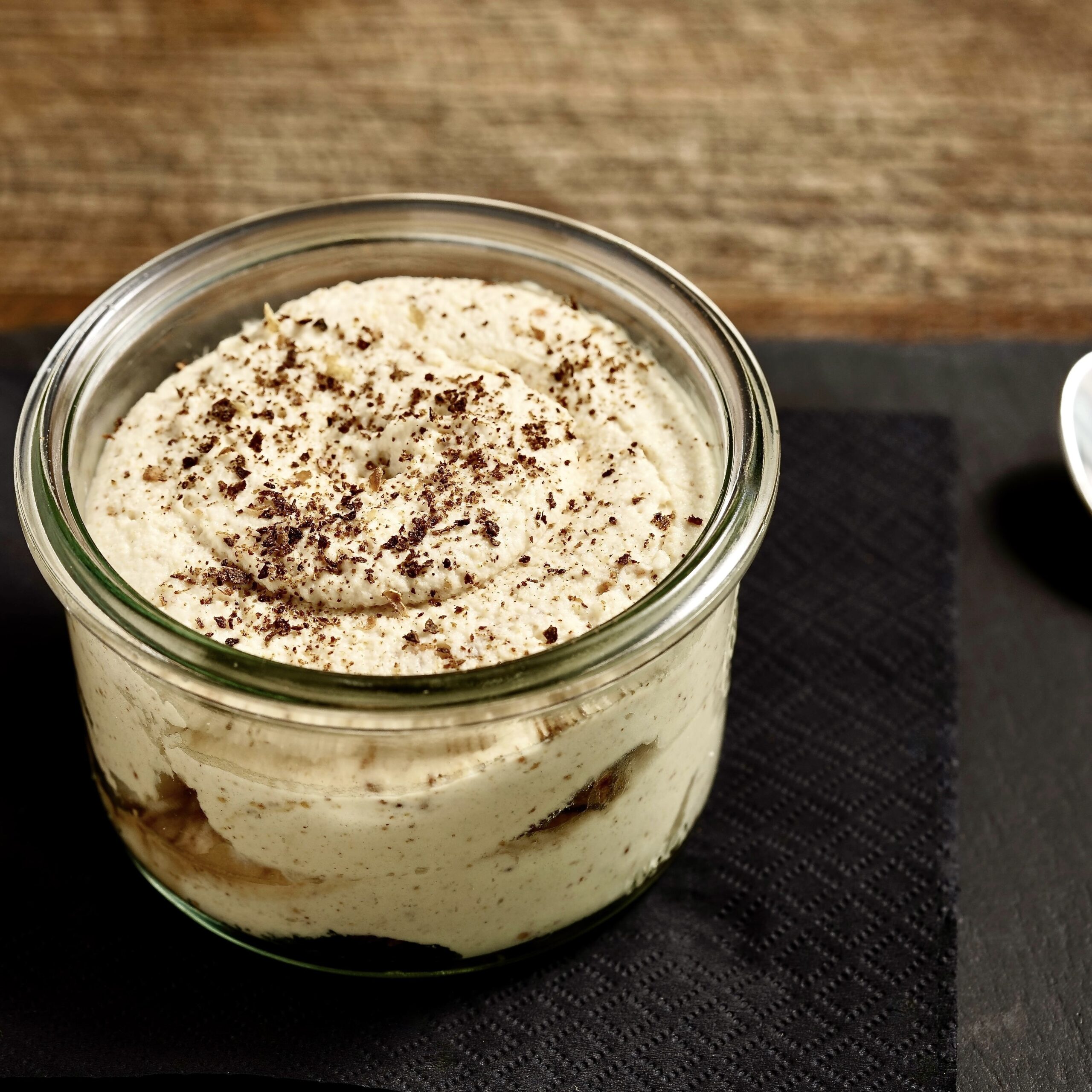 Tiramisù al caramello salato e burro d’arachidi con pepe sichuan