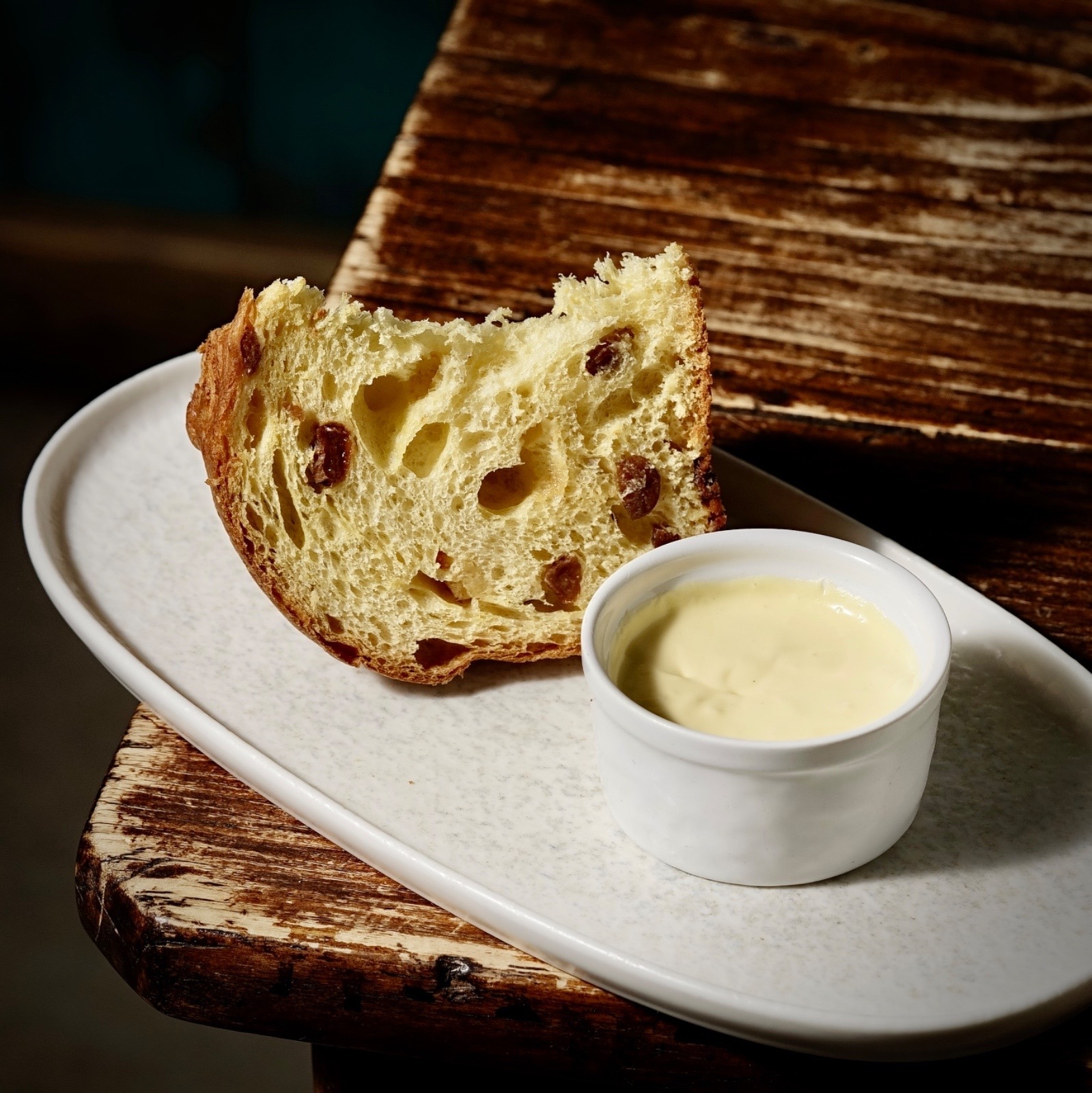 Panettone alle albicocche pellecchiella del vesuvio e caramello salato con crema inglese