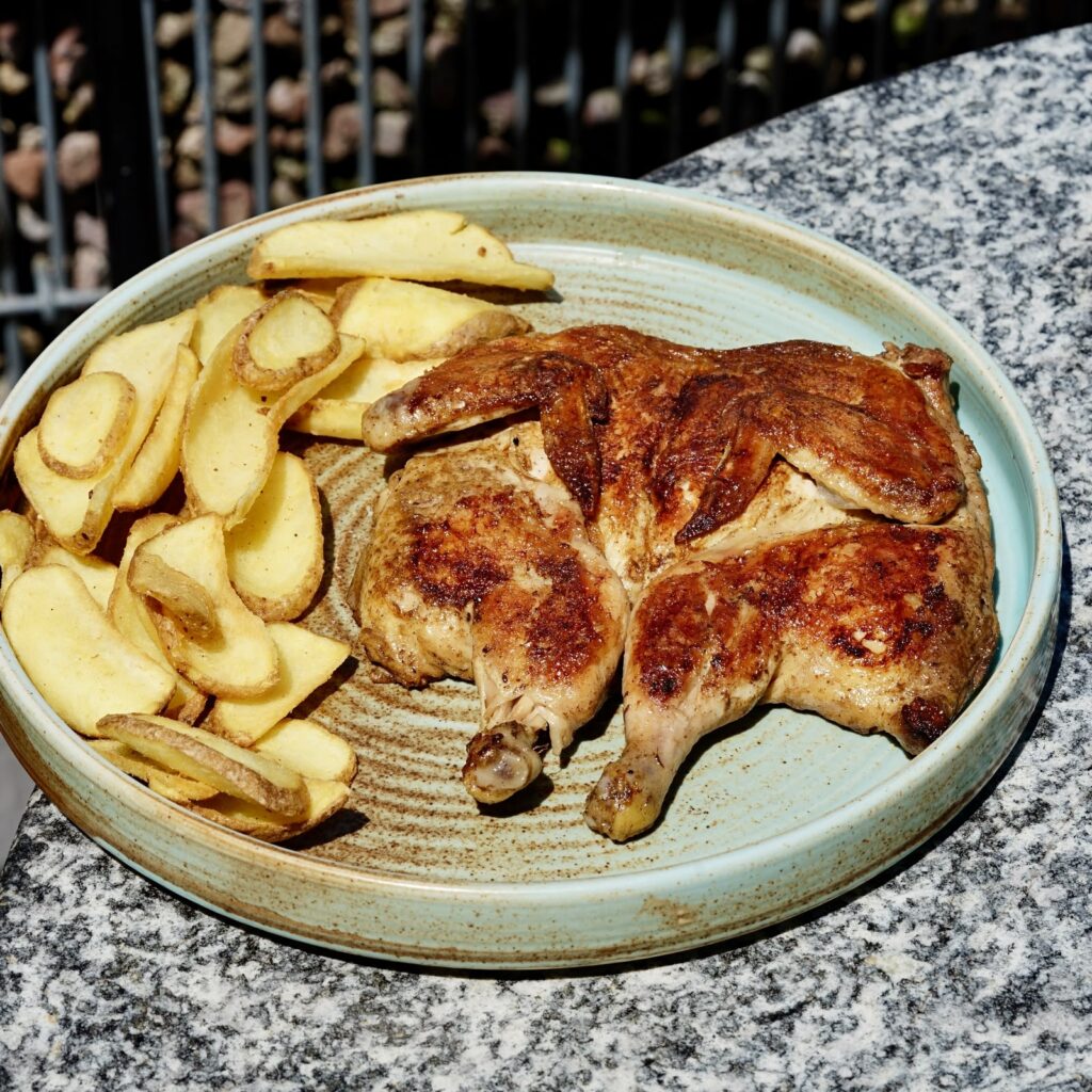 Schiacciato alla piastra e servito con patate dipper

ALLERGENI: 5